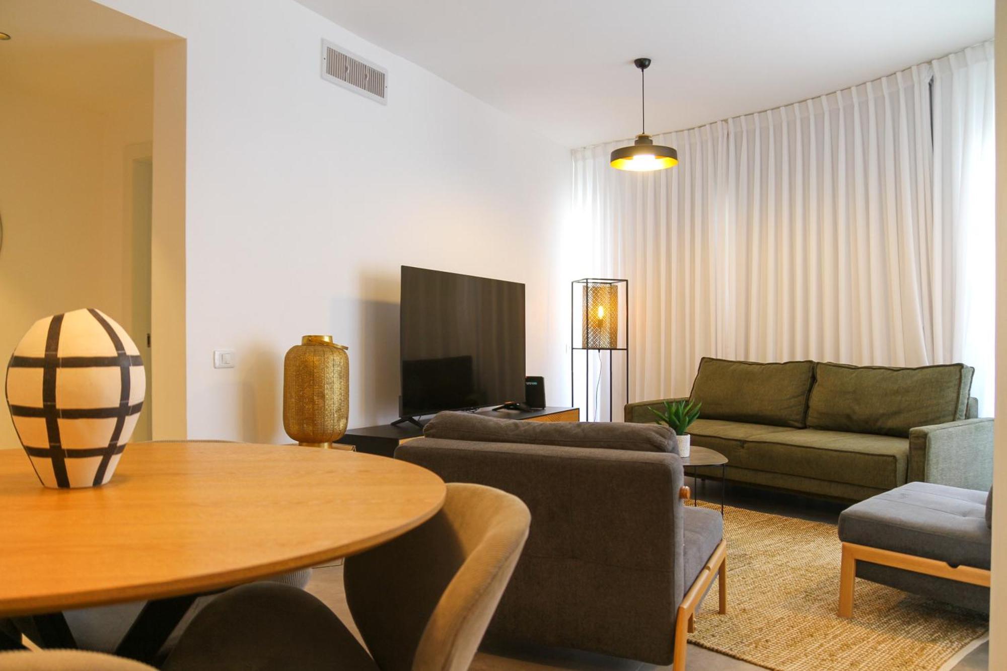 Almogim Avenue Family By Hashdera