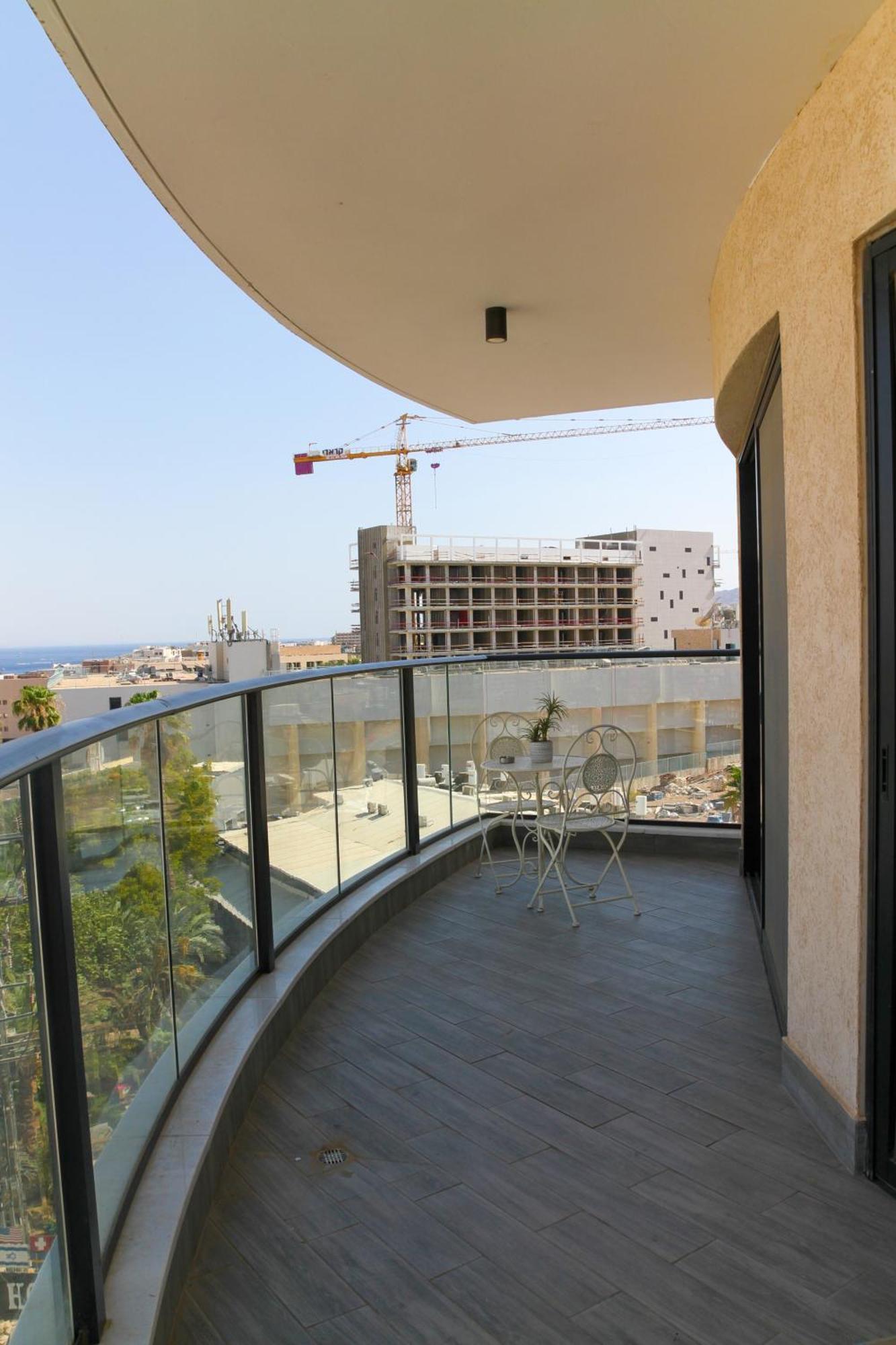 Almogim Avenue Family By Hashdera