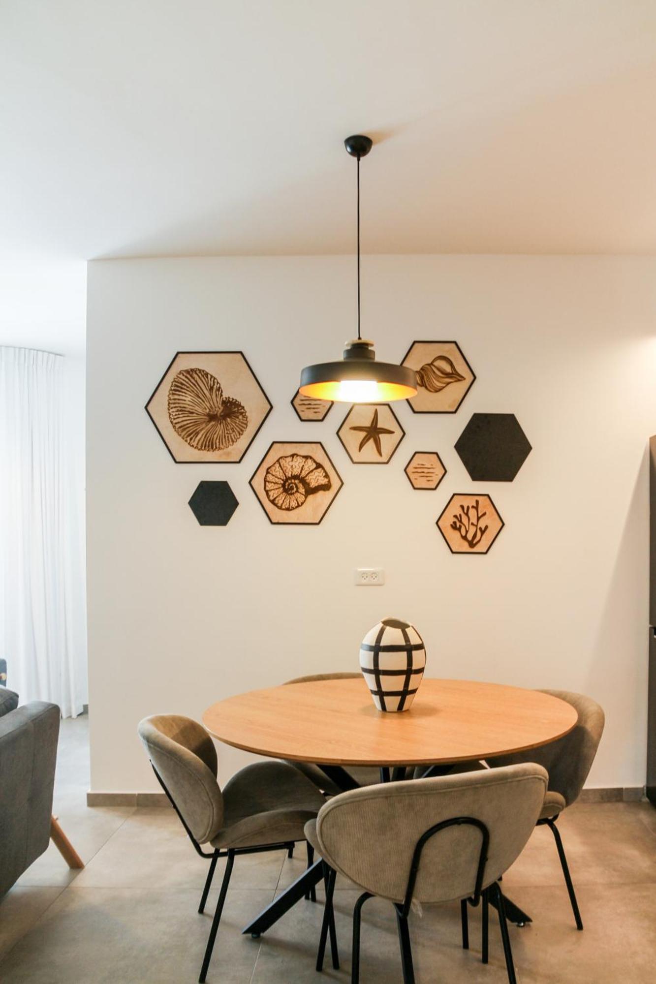 דירה Almogim Avenue Family By Hashdera