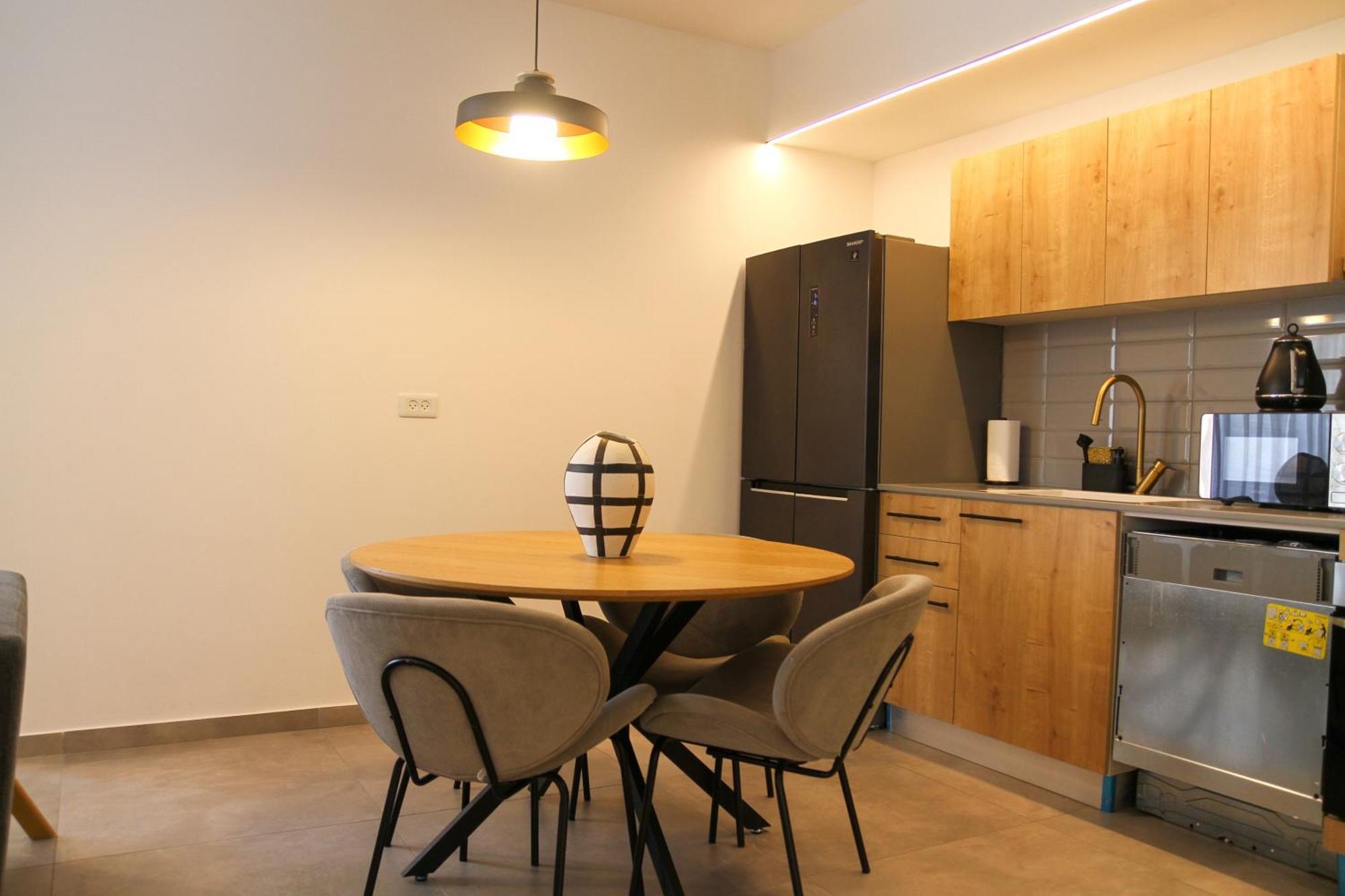 Almogim Avenue Family By Hashdera *